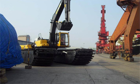 swamp excavators will be fitted with three strands heavy duty chains